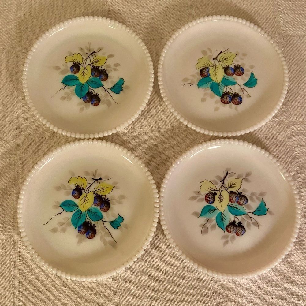 Vtg Set Of 4 WESTMORELAND Hobnail Edge Painted Milk Glass Plate Blackberries.